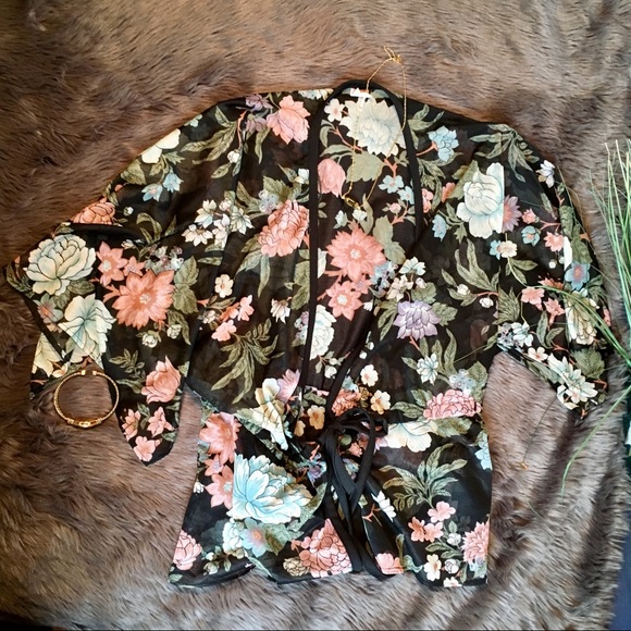 unknown Tops - VINTAGE Boho Kimono Black Floral Sheer Festival SM